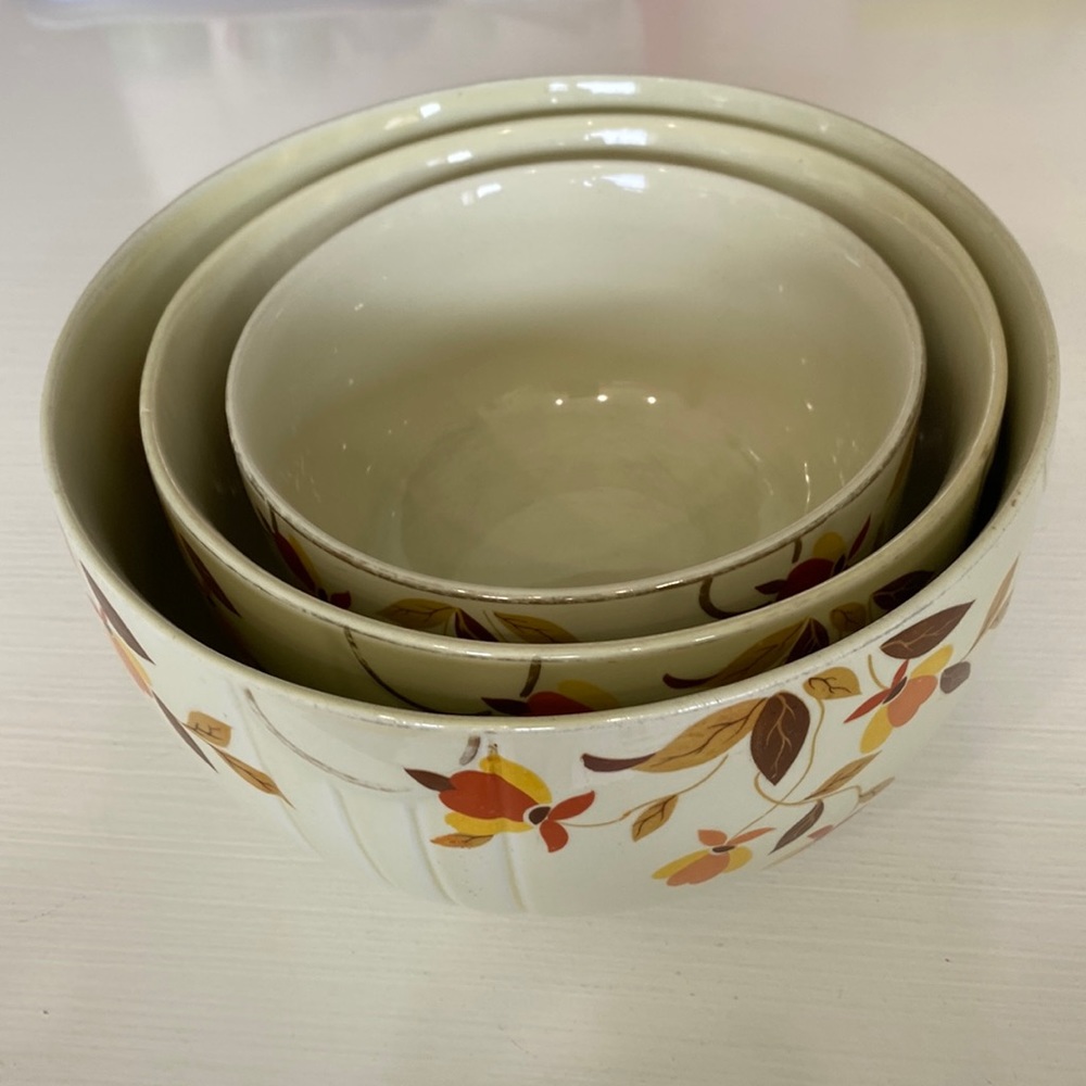 Vintage Hall’s Superior Quality Autumn Leaf Mixing Bowl Set!